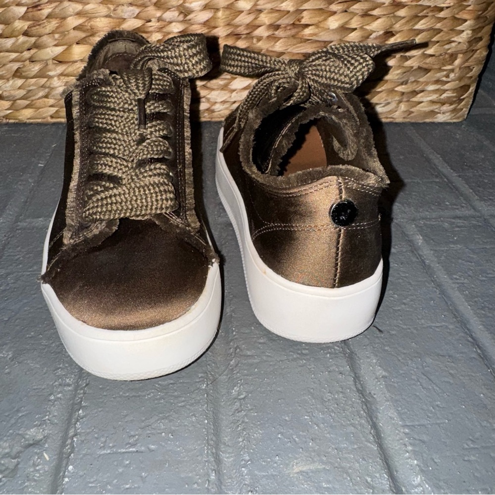 Mossimo Women’s 8 Olive Green Satin Sneakers Casual Shoes Lace Up Fringe Detail‎ - Picture 2 of 7